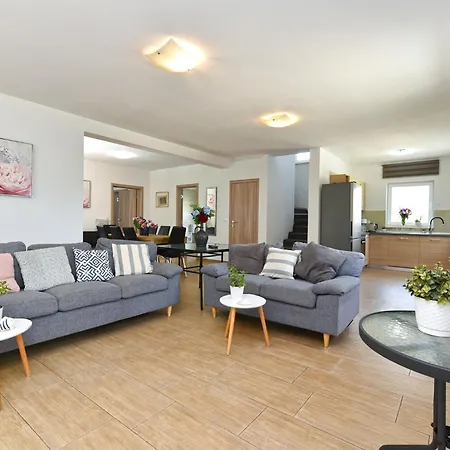 House Palera 2022 Ližnjan