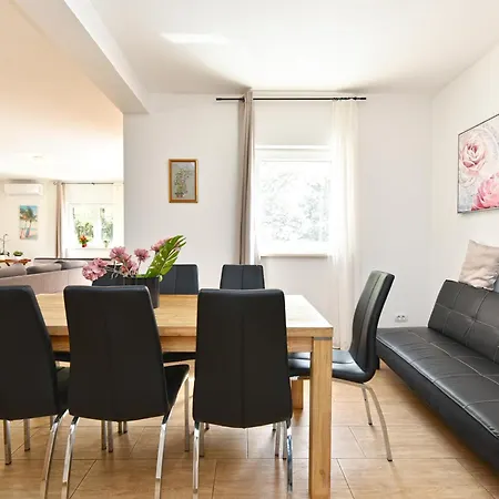 House Palera 2022 Ližnjan
